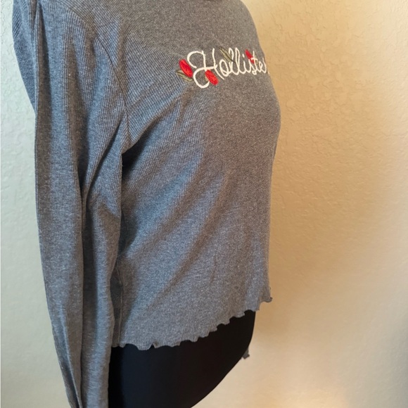Hollister Women's Blue Long Sleeve Tee with Embroidery - Picture 5 of 6